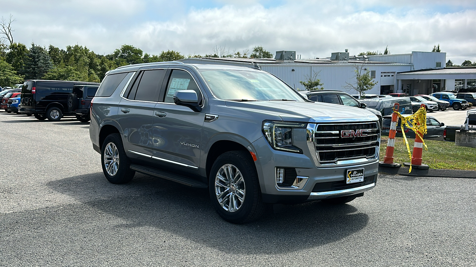 2024 GMC Yukon SLT 2