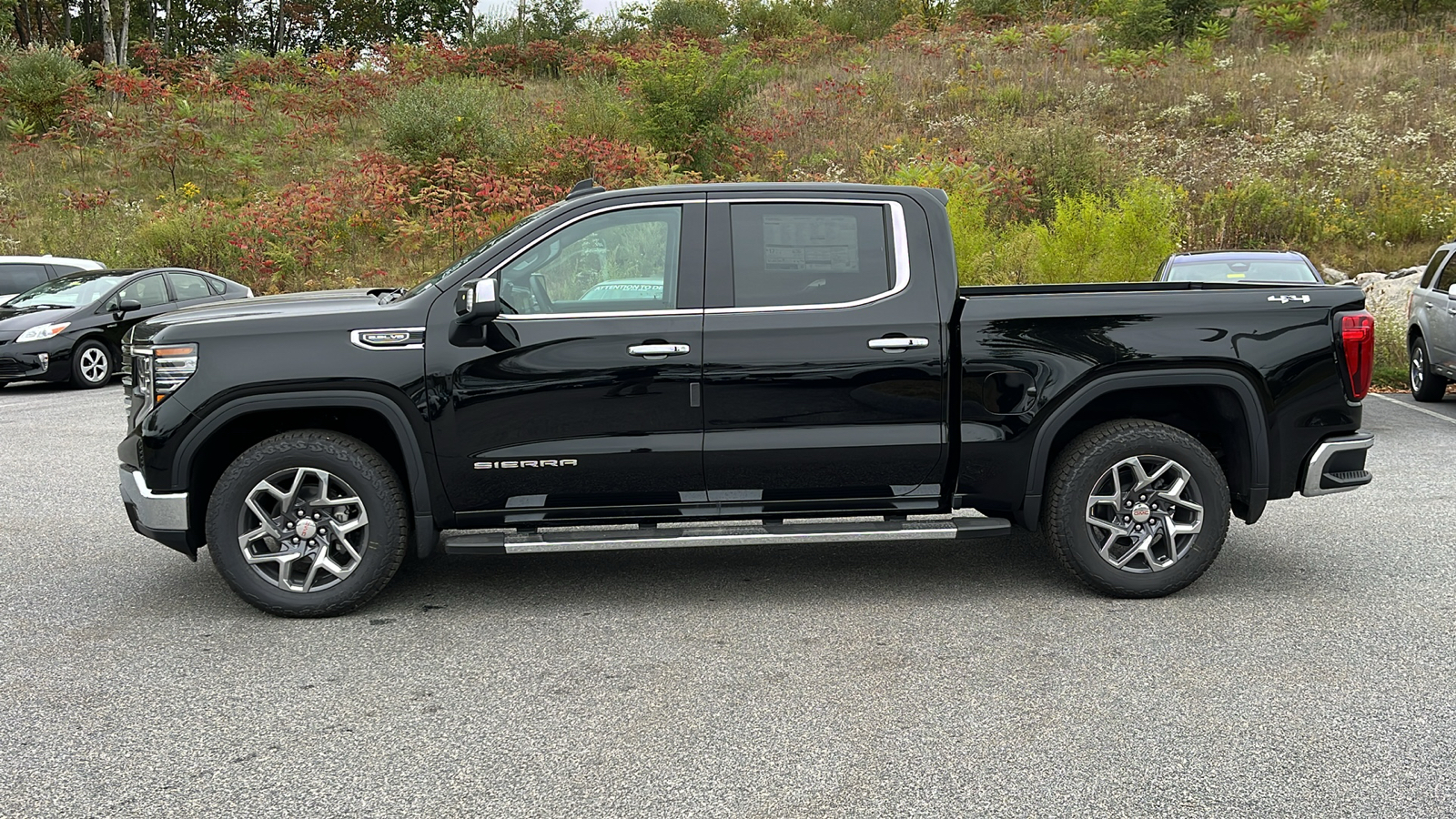 2024 GMC Sierra 1500 SLT 2