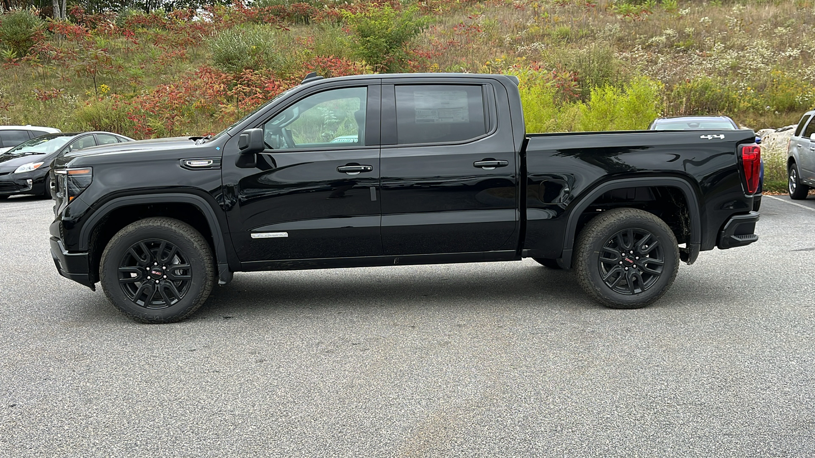 2024 GMC Sierra 1500 Elevation 2