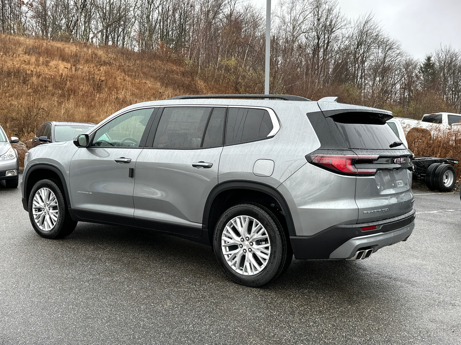 2025 GMC Acadia Elevation 2