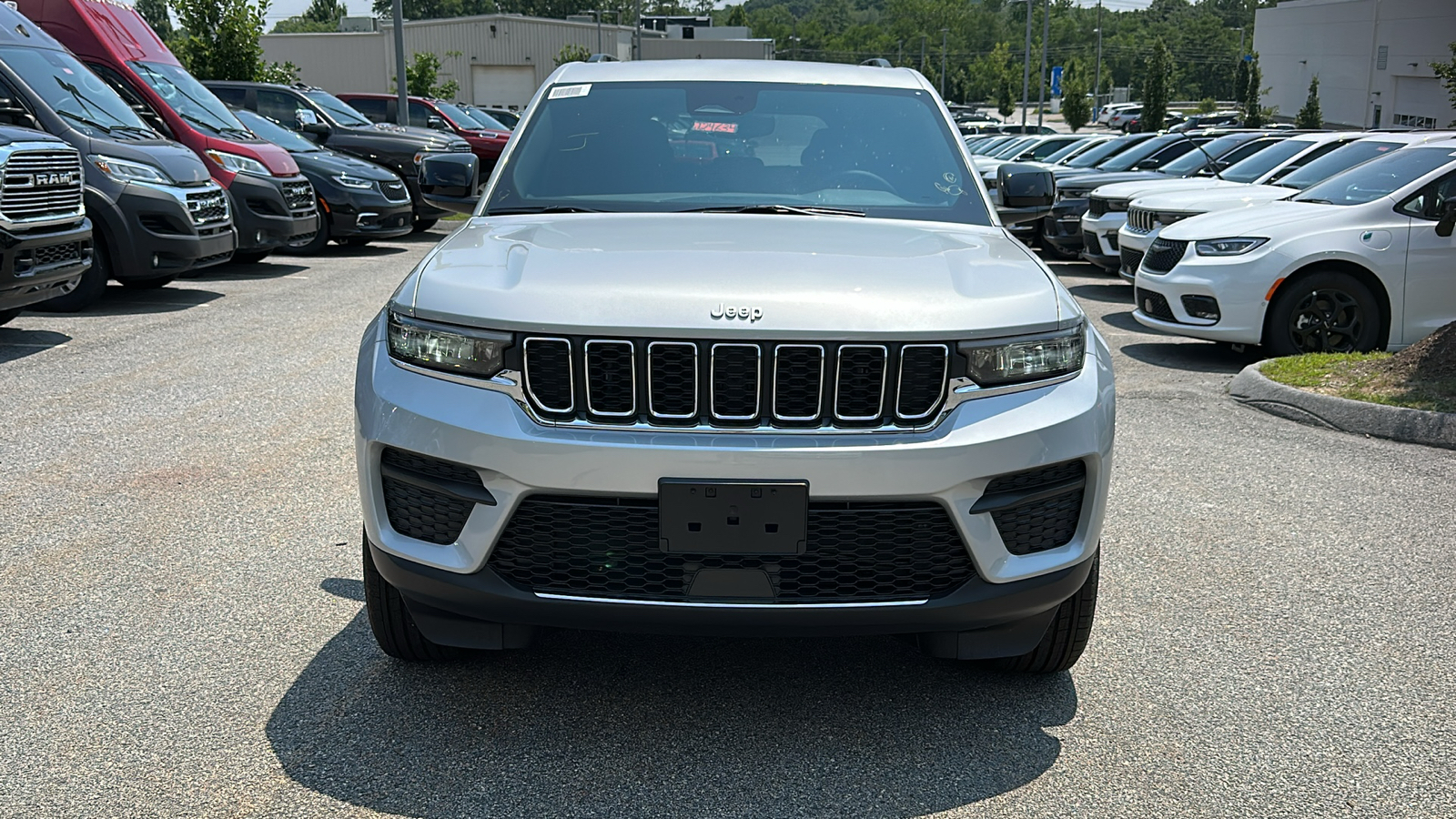 2024 Jeep Grand Cherokee Laredo 3