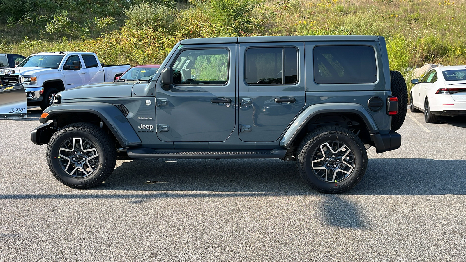 2024 Jeep Wrangler Sahara 2