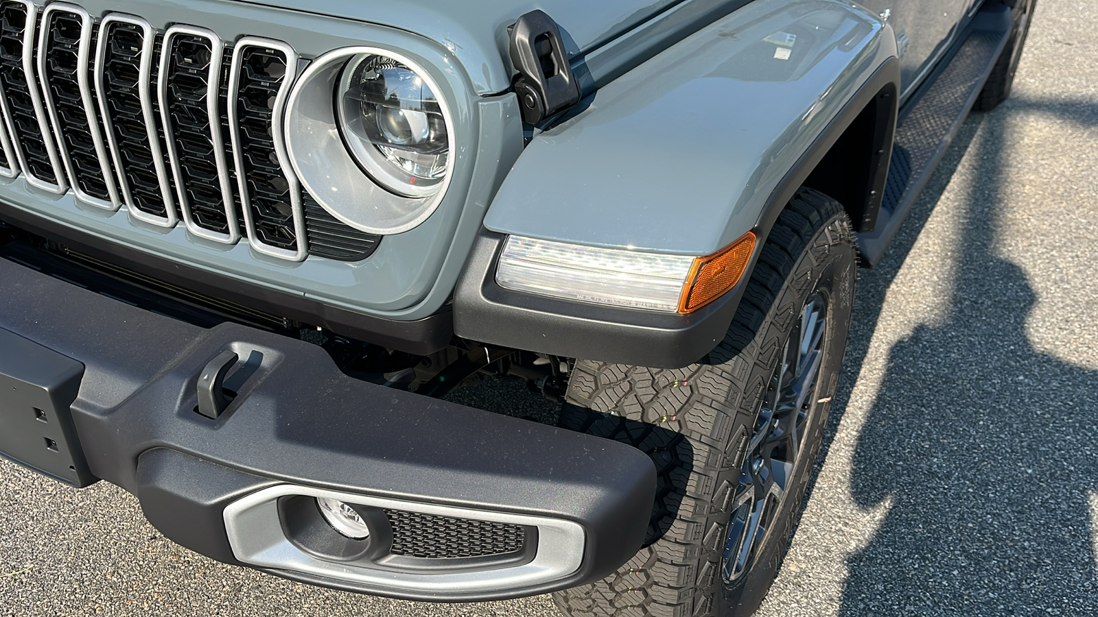 2024 Jeep Wrangler Sahara 9