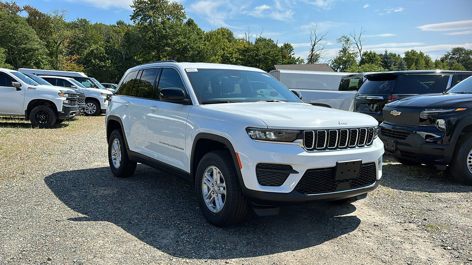 2024 Jeep Grand Cherokee Laredo 2