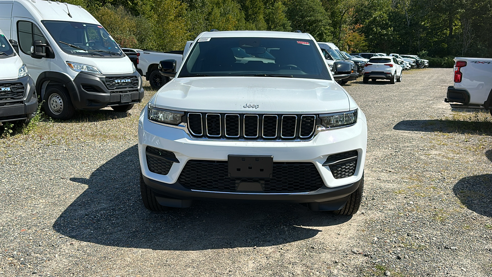 2024 Jeep Grand Cherokee Laredo 3