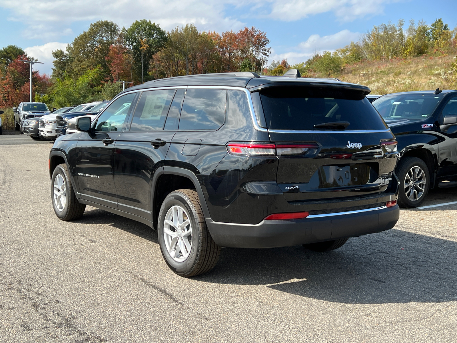 2024 Jeep Grand Cherokee L Laredo 2