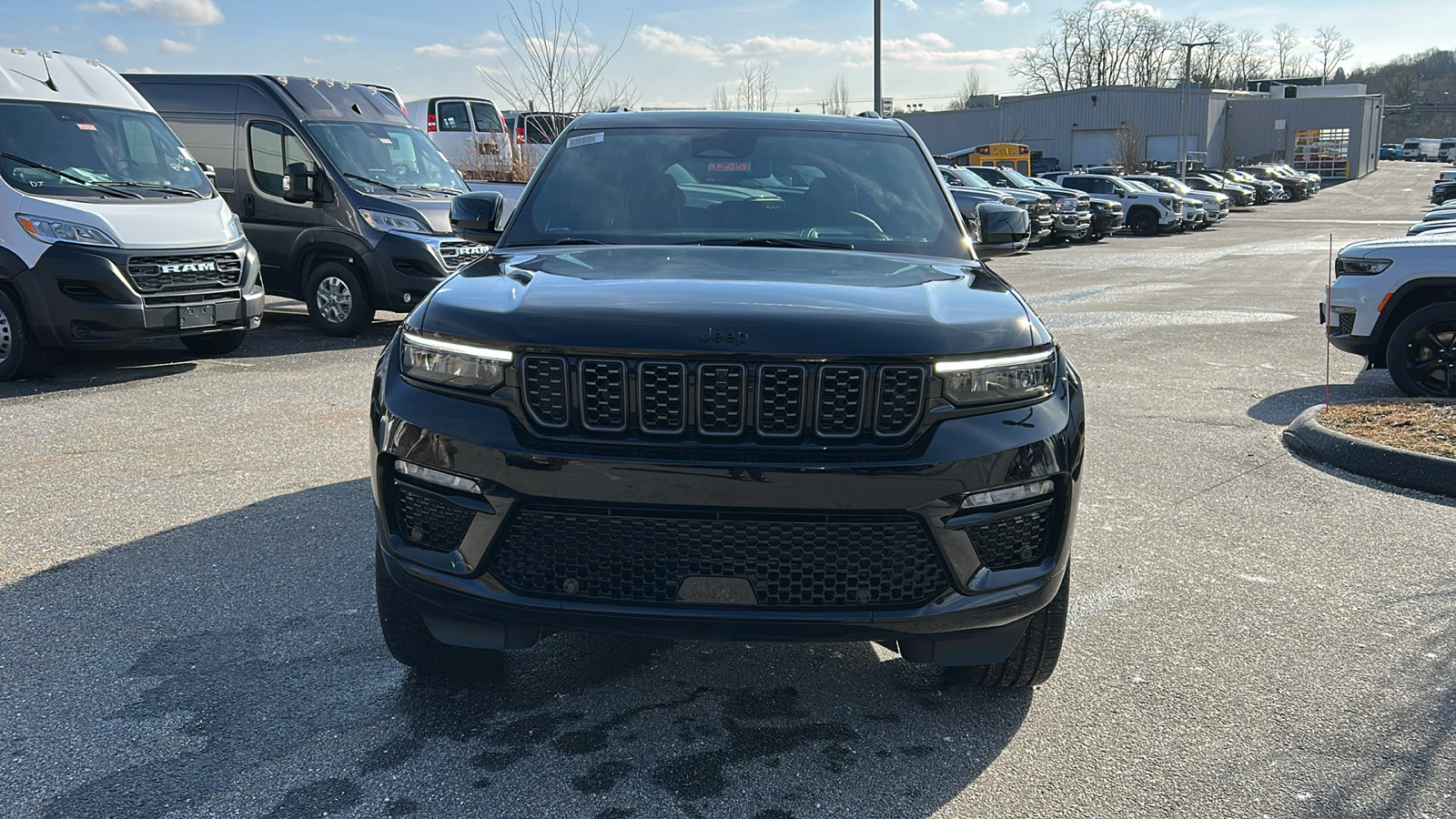 2025 Jeep Grand Cherokee Summit 3