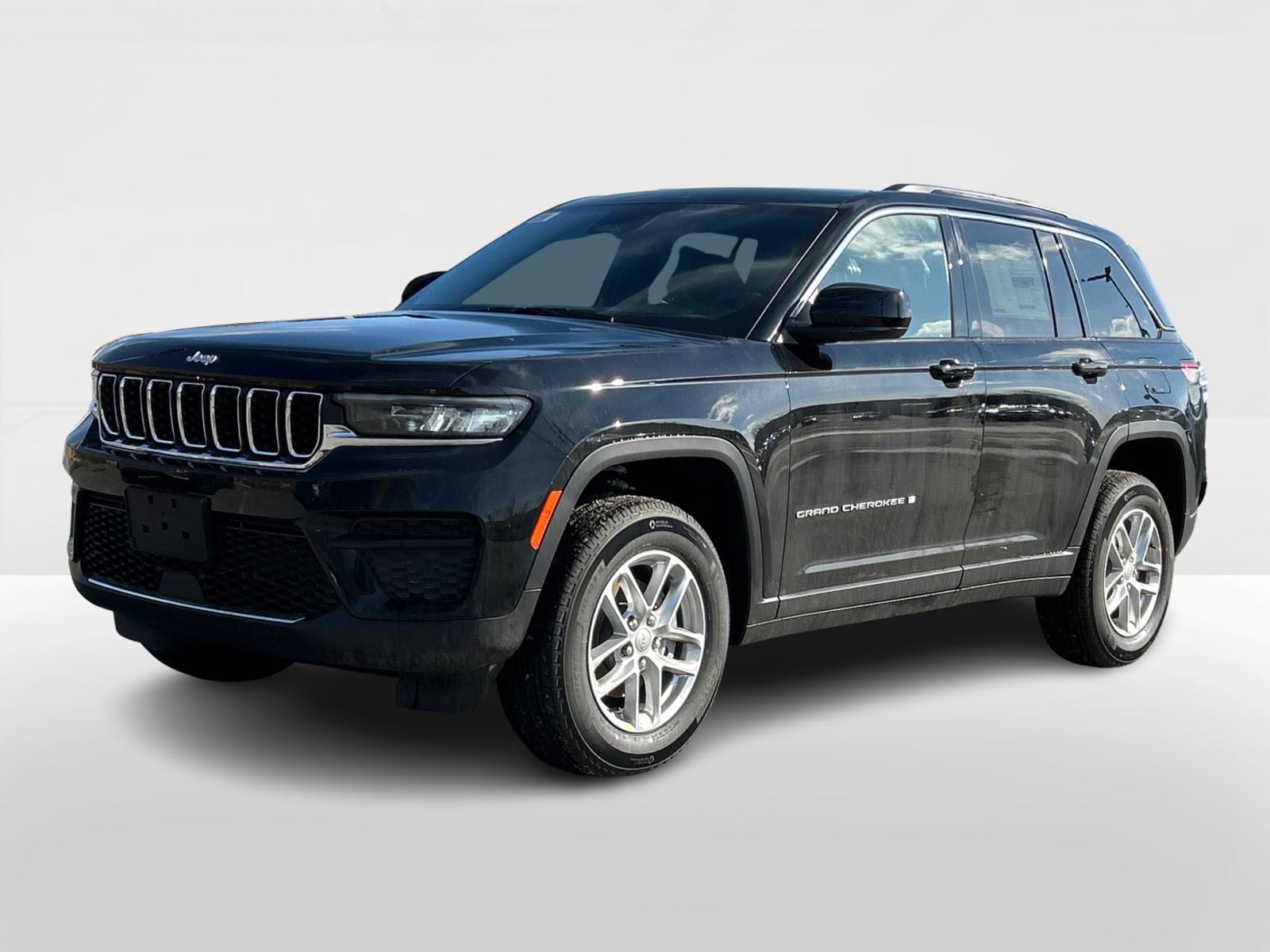 2025 Jeep Grand Cherokee Laredo 1