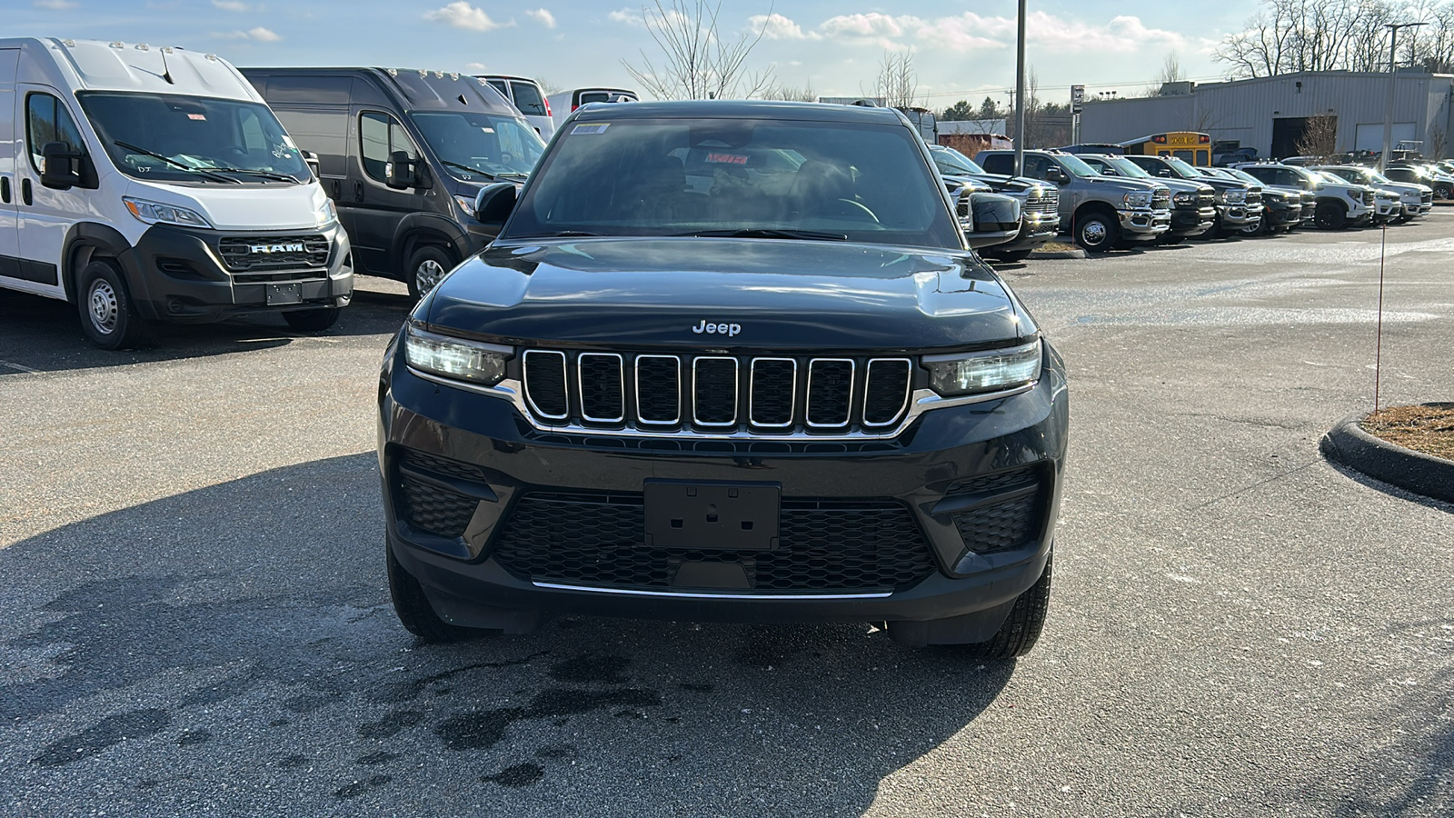 2025 Jeep Grand Cherokee Laredo 3