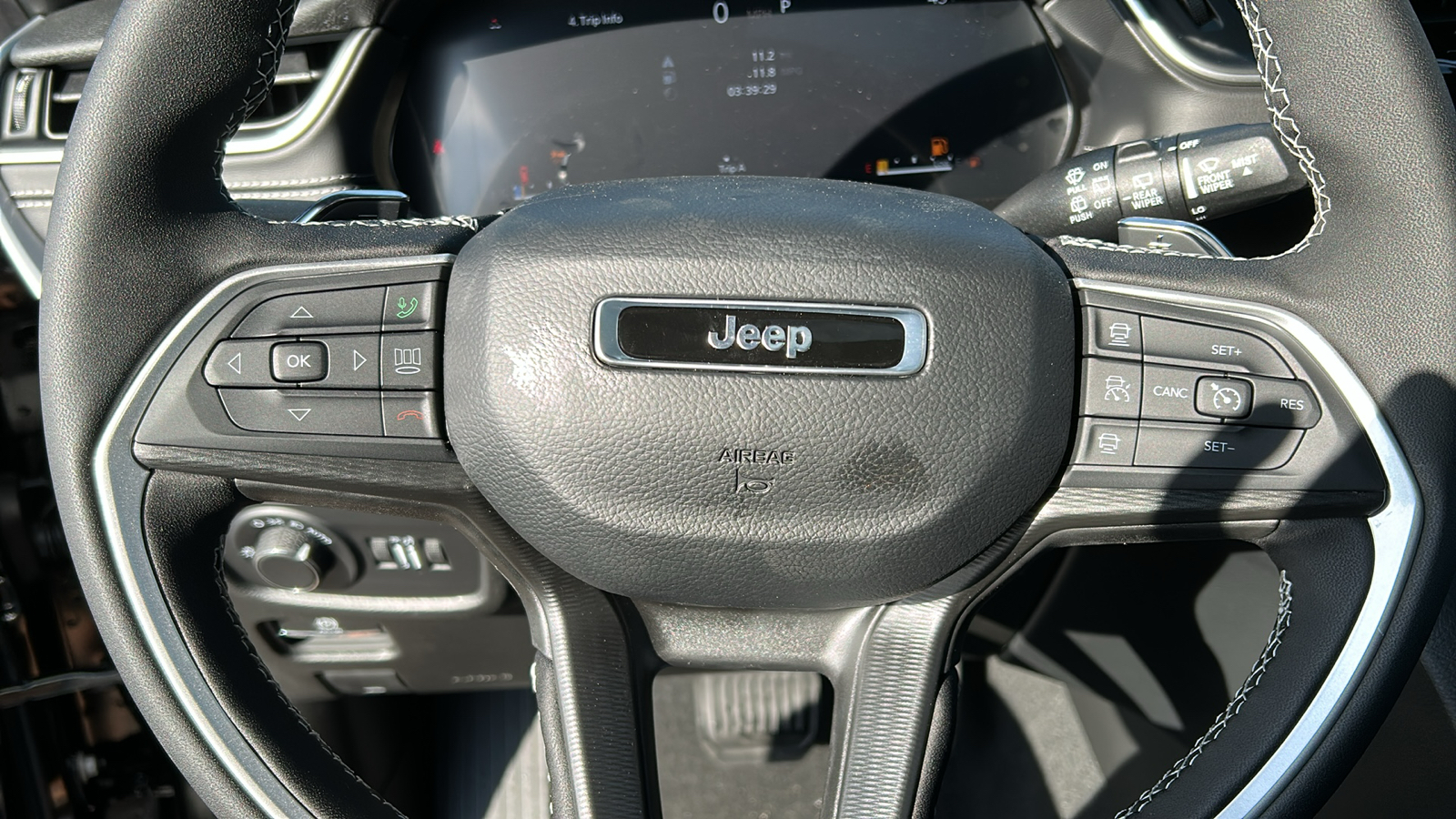 2025 Jeep Grand Cherokee Laredo 11