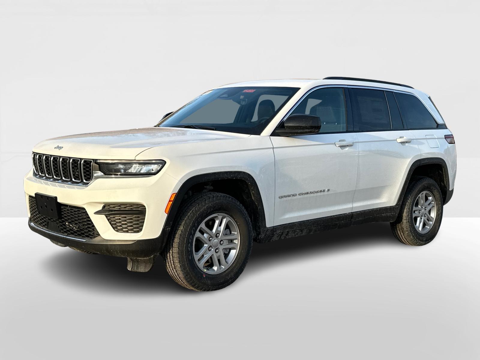 2025 Jeep Grand Cherokee Laredo 1