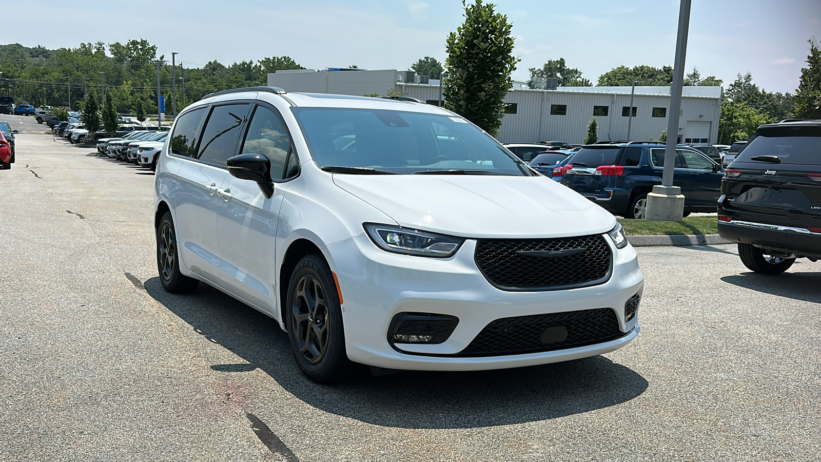 2024 Chrysler Pacifica Hybrid Select 2