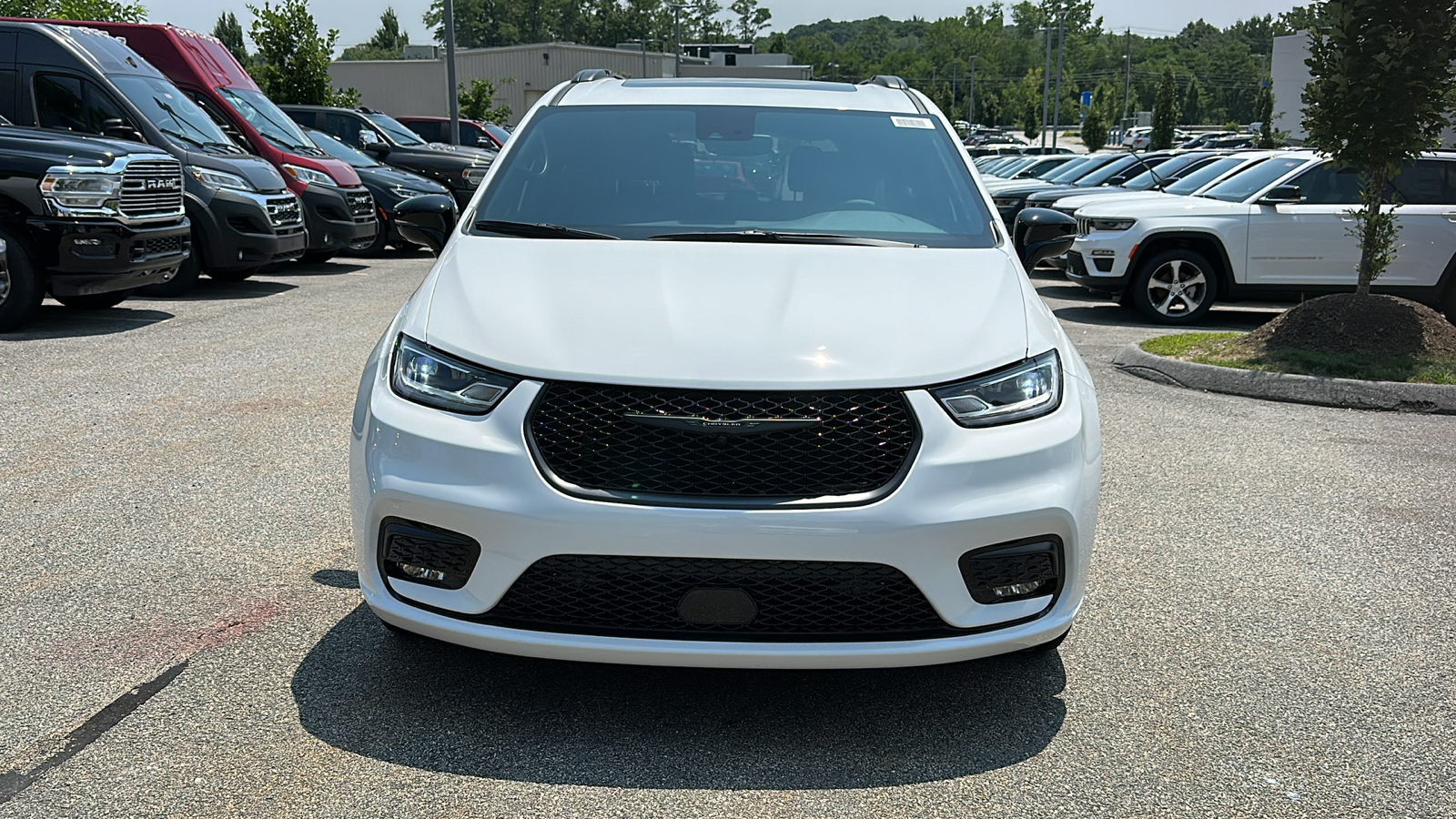 2024 Chrysler Pacifica Hybrid Select 3