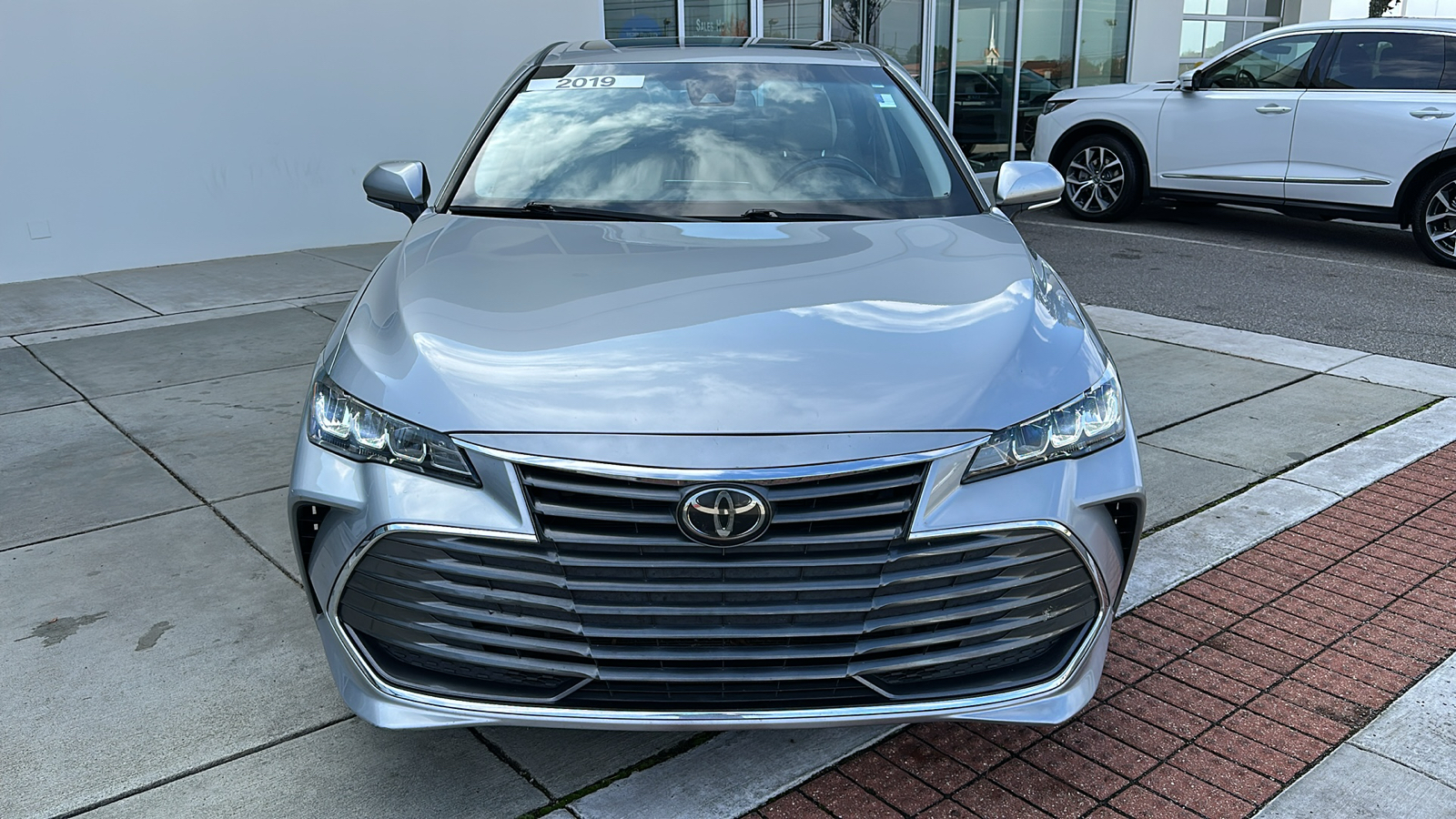 2019 Toyota Avalon XLE 2