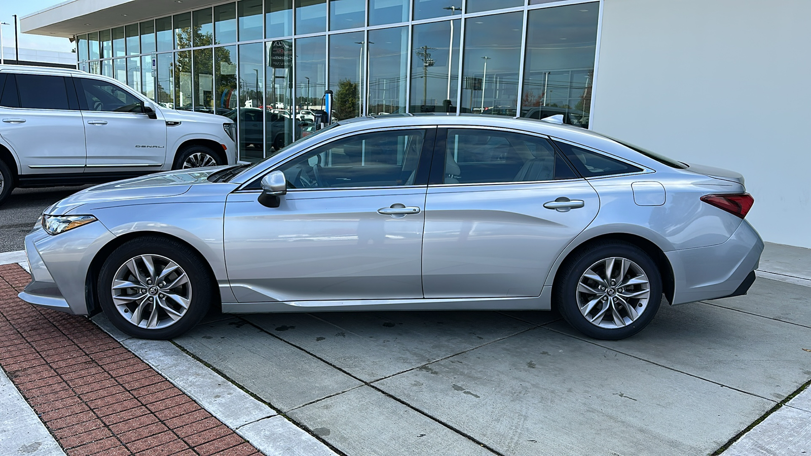 2019 Toyota Avalon XLE 3