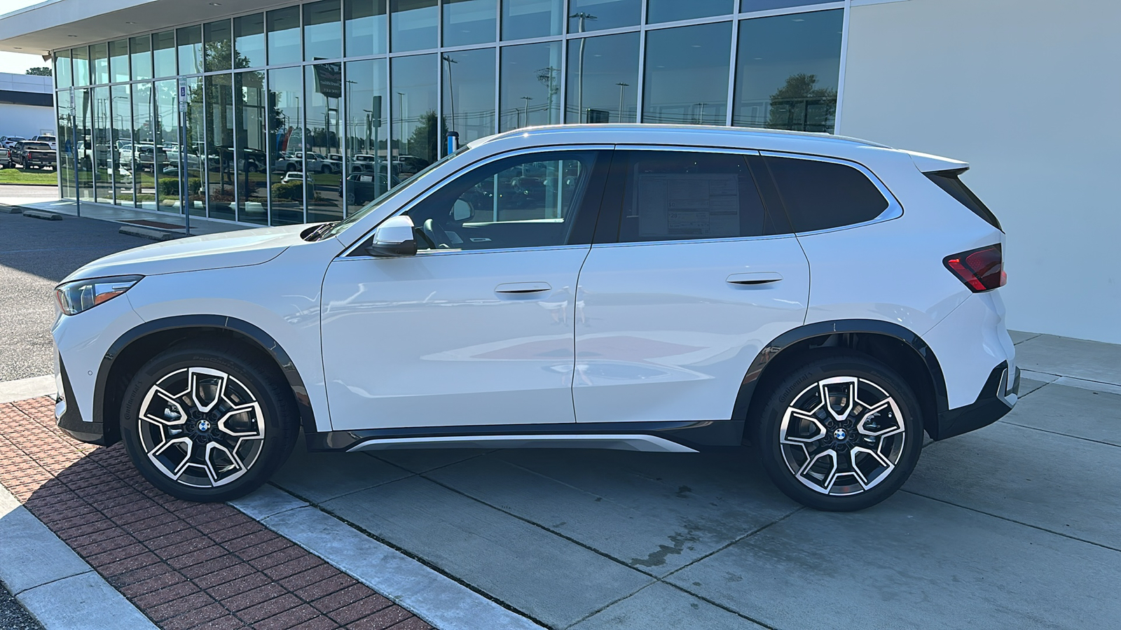 2025 BMW X1 xDrive28i 3