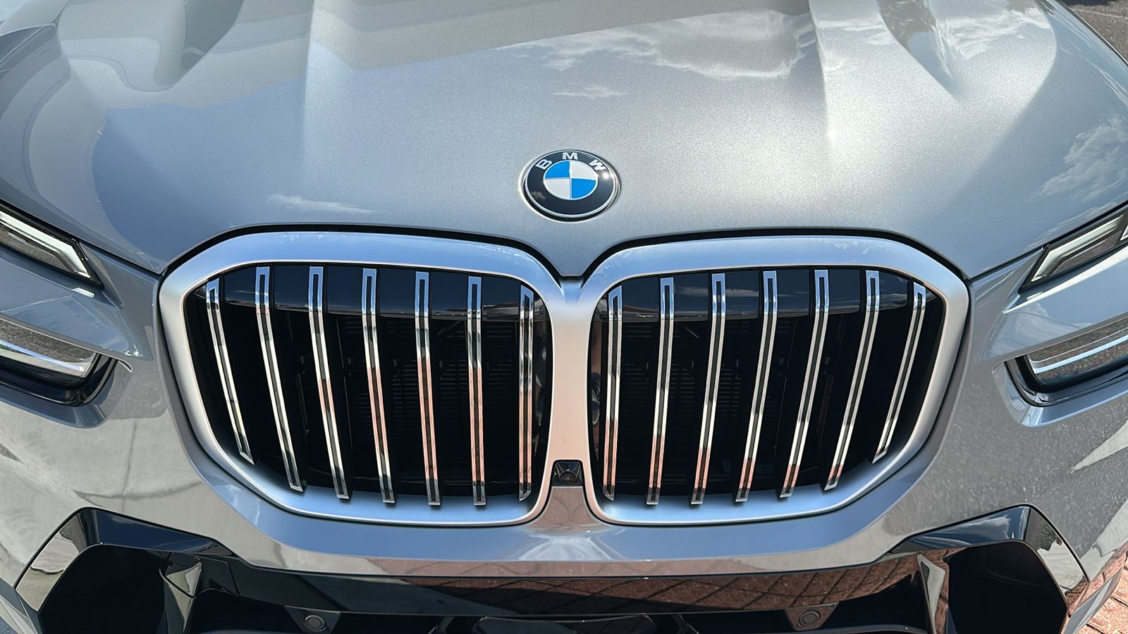 2025 BMW X7 xDrive40i 9