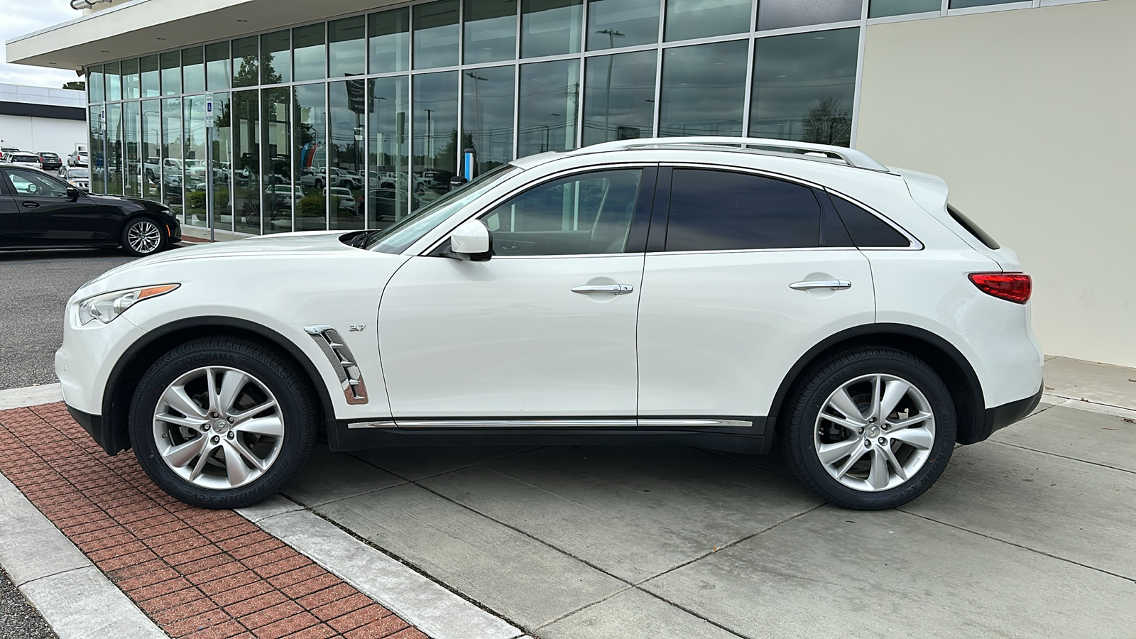 2016 INFINITI QX70 Base 3