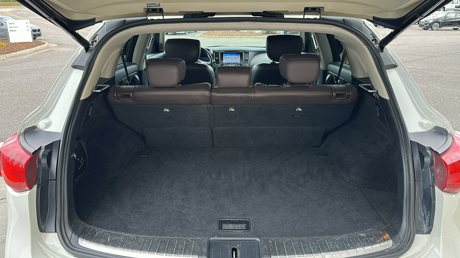 2016 INFINITI QX70 Base 11