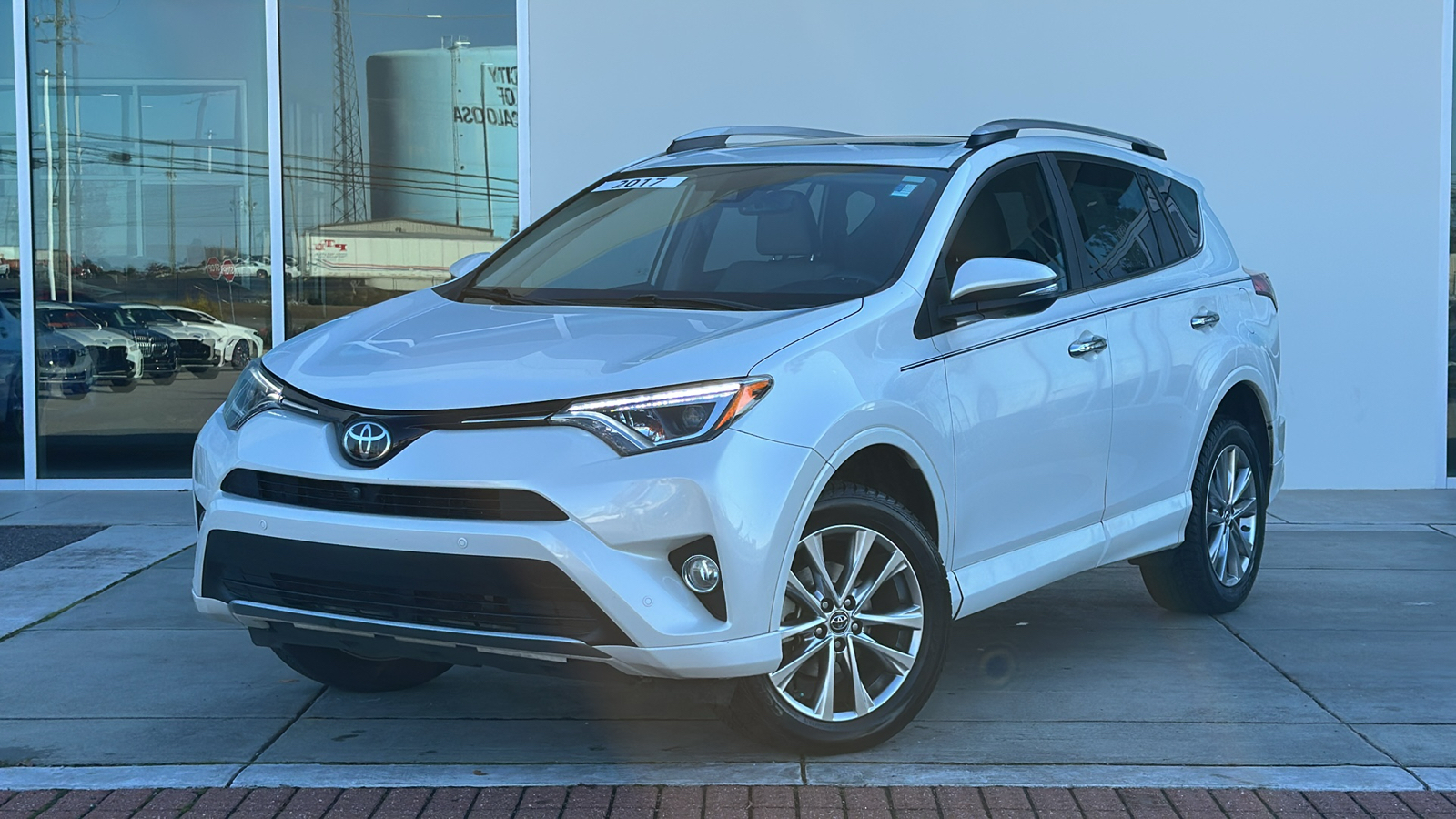 2017 Toyota RAV4 Platinum 1