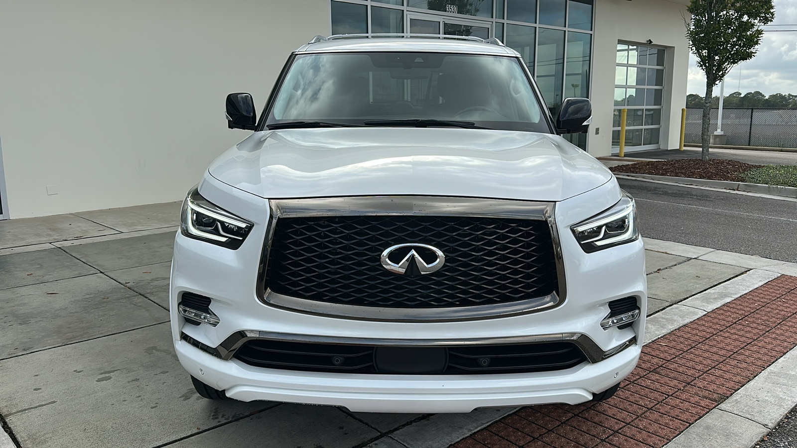 2021 INFINITI QX80 Premium Select 2