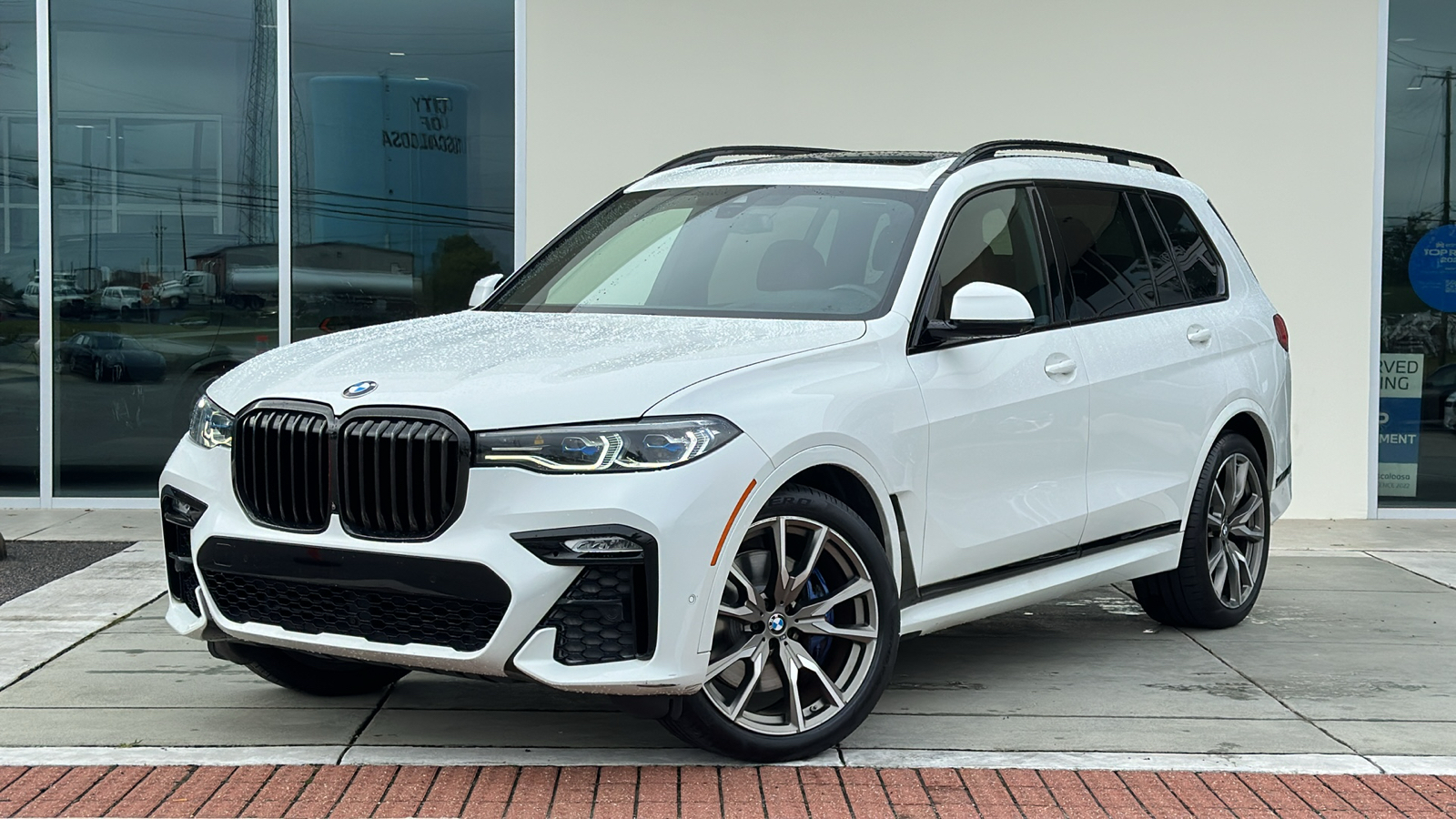 2022 BMW X7 M50i 1