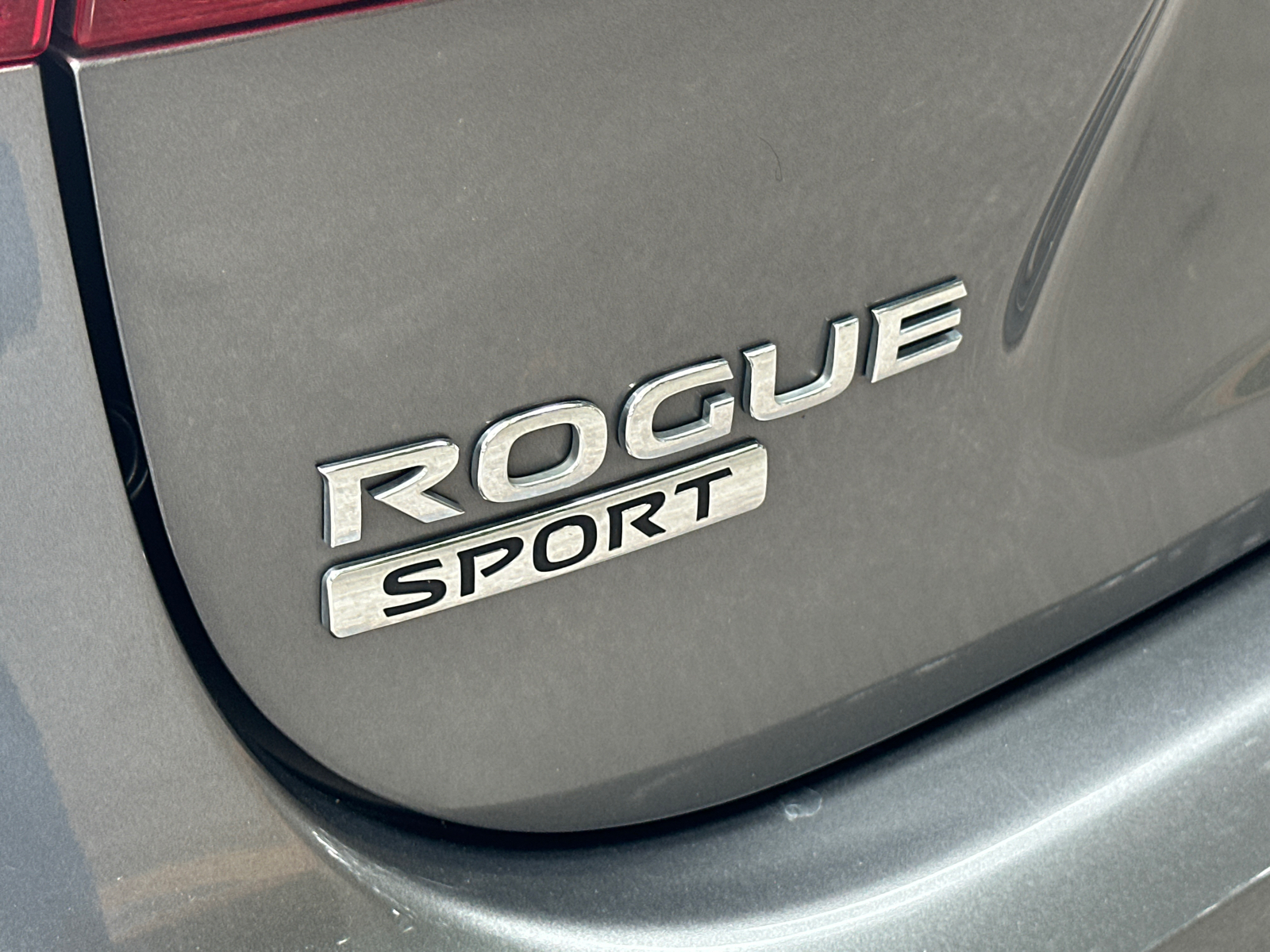 2022 Nissan Rogue Sport S 32