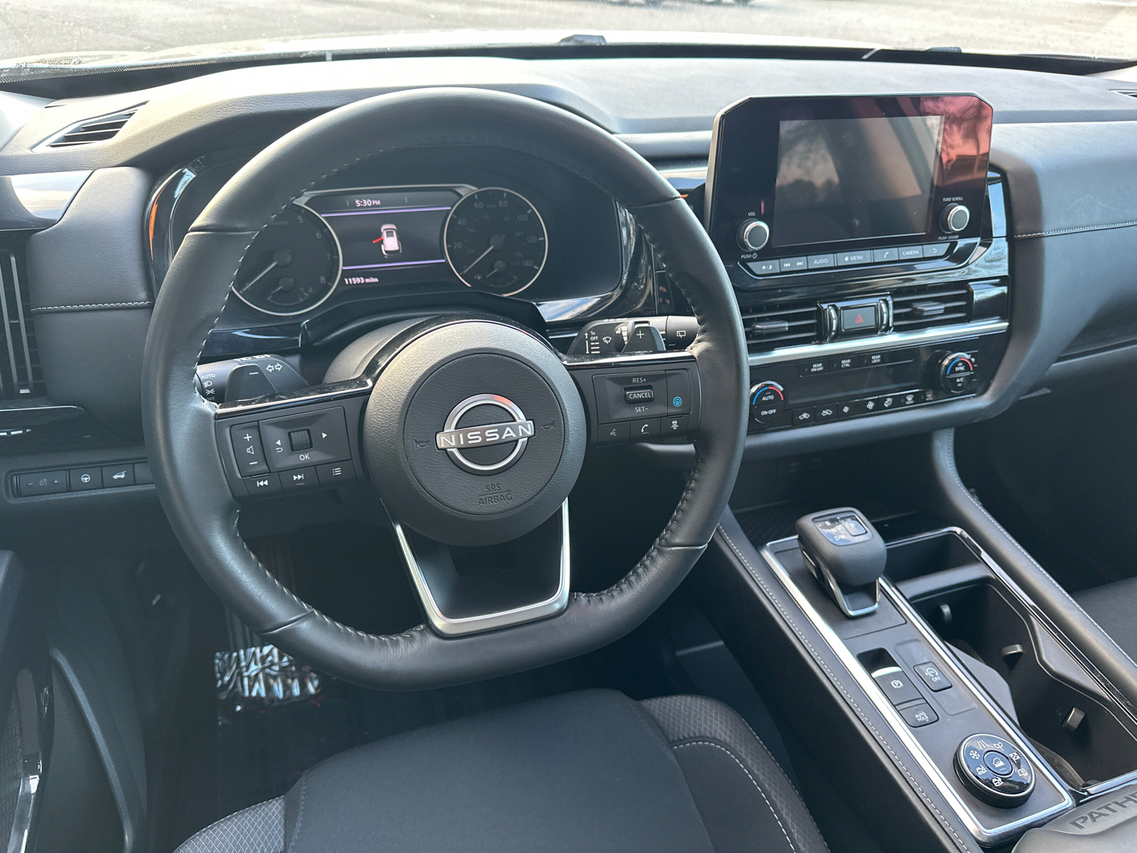 2023 Nissan Pathfinder SV 23