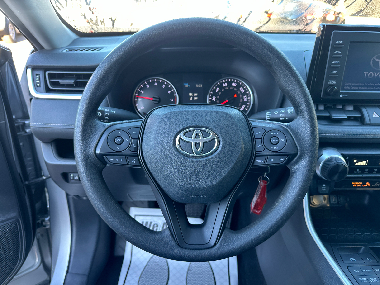 2022 Toyota RAV4 LE 23