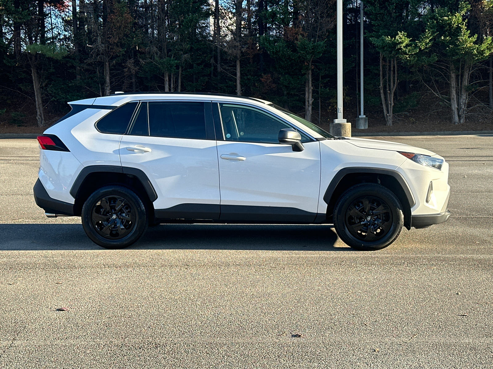 2021 Toyota RAV4 LE 4