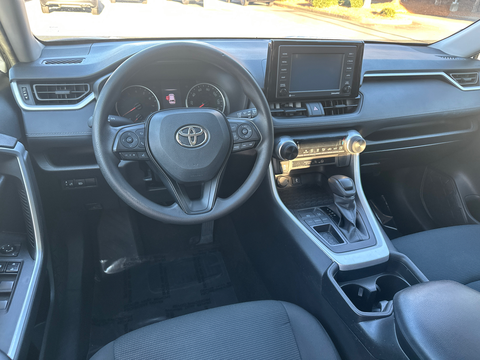 2021 Toyota RAV4 LE 22