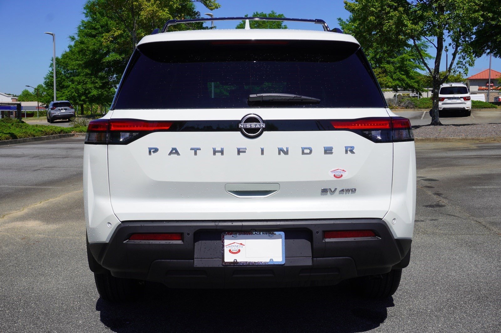 2024 Nissan Pathfinder SV 24