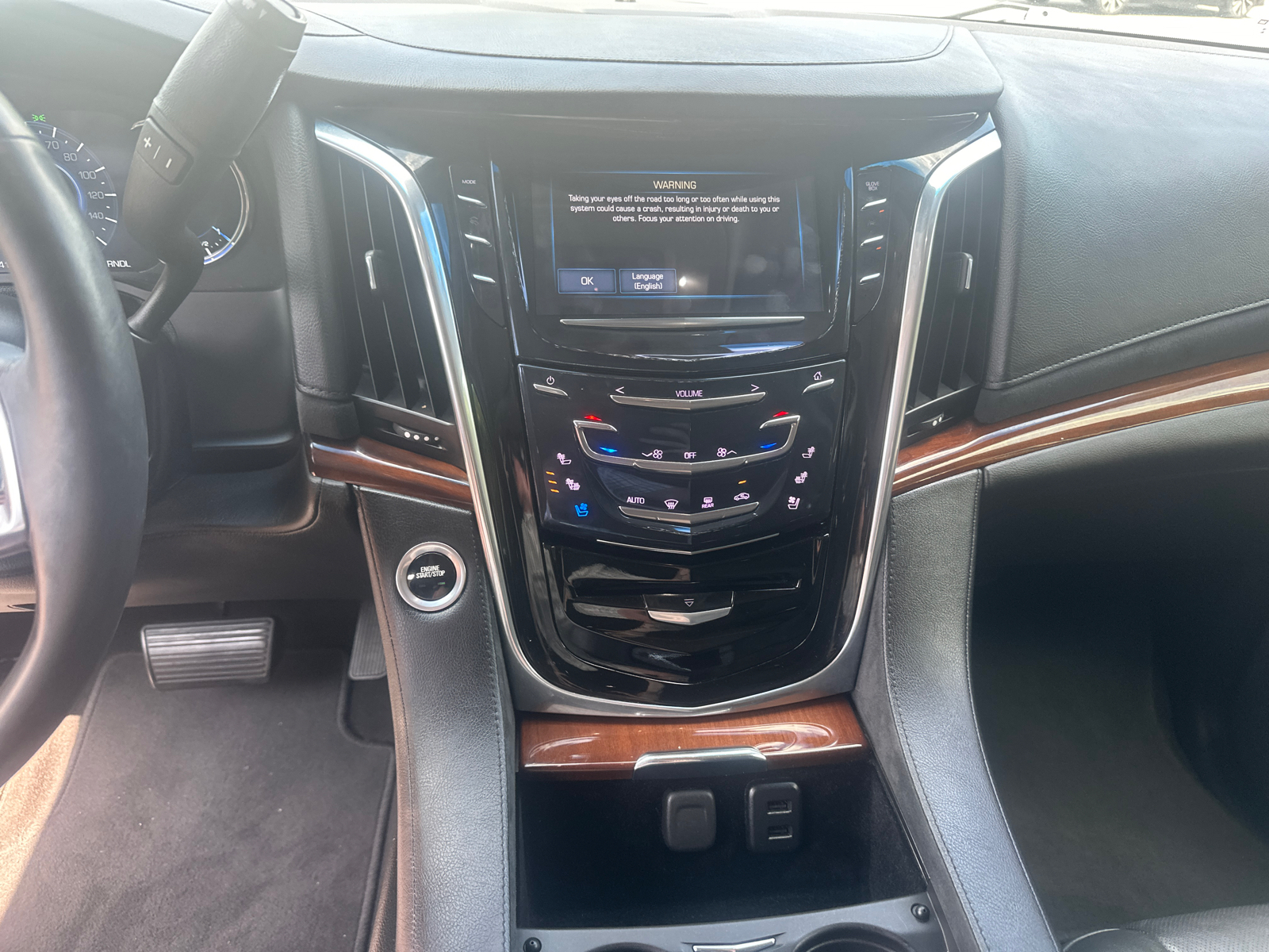 2017 Cadillac Escalade ESV Premium 28