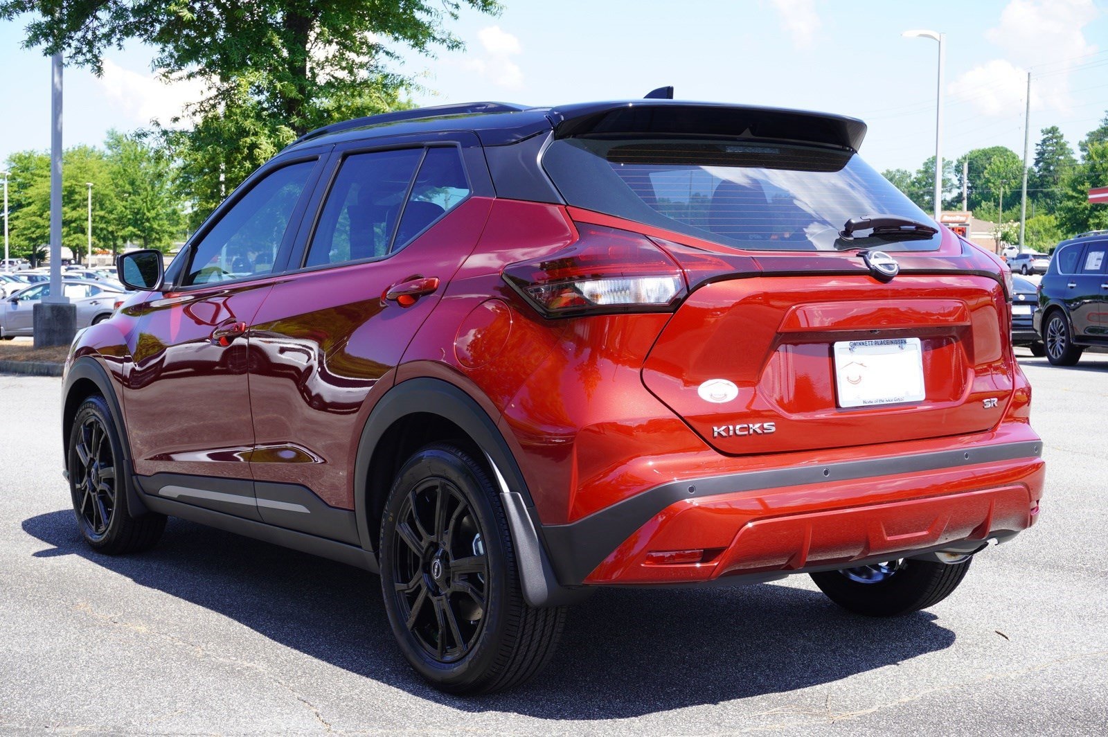 2024 Nissan Kicks SR 18