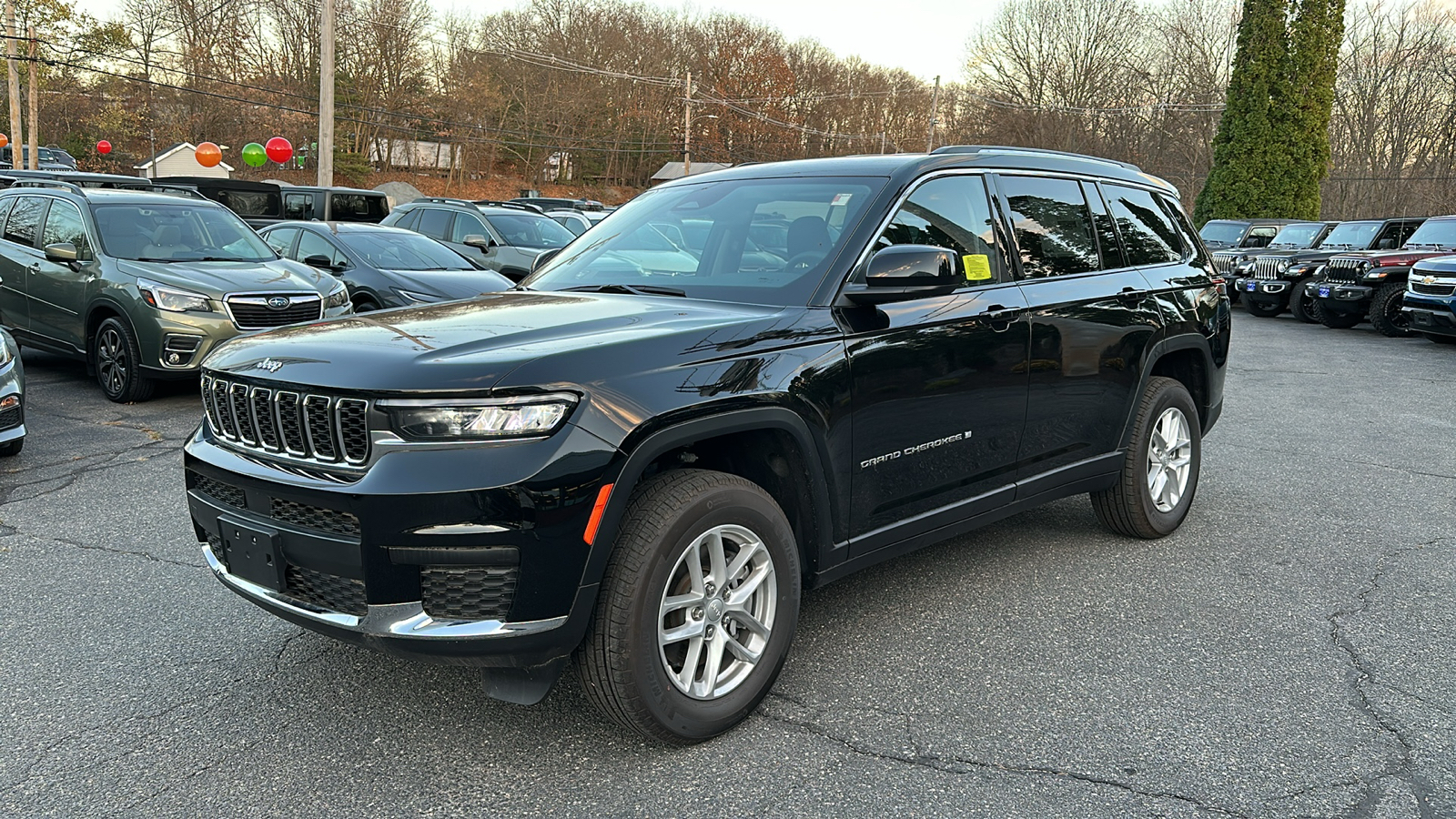 2023 Jeep Grand Cherokee L Laredo 1