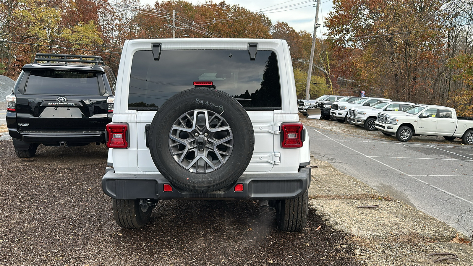 2024 Jeep Wrangler Sahara 3