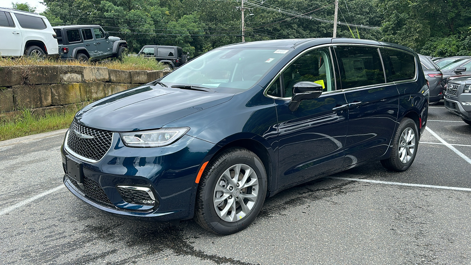 2024 Chrysler Pacifica Touring L 1