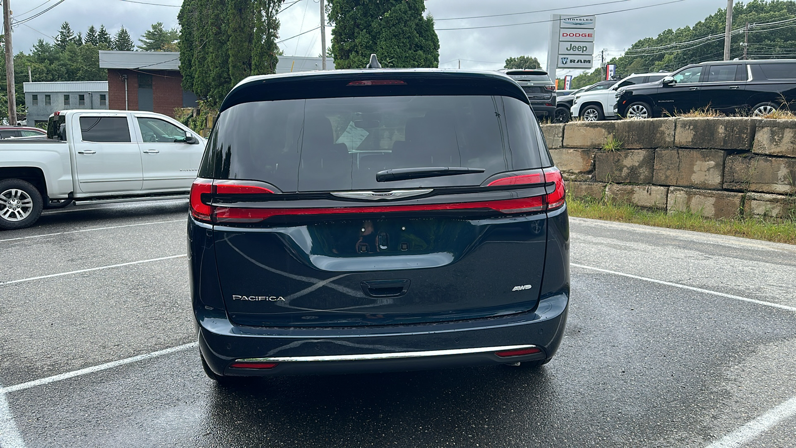 2024 Chrysler Pacifica Touring L 3