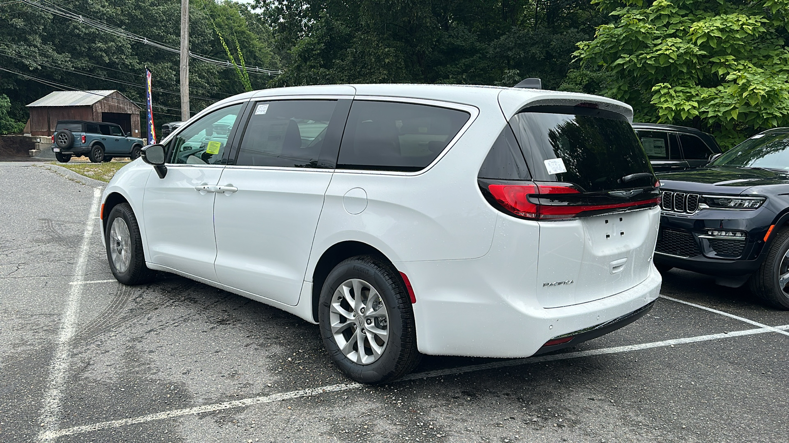 2024 Chrysler Pacifica Touring L 2