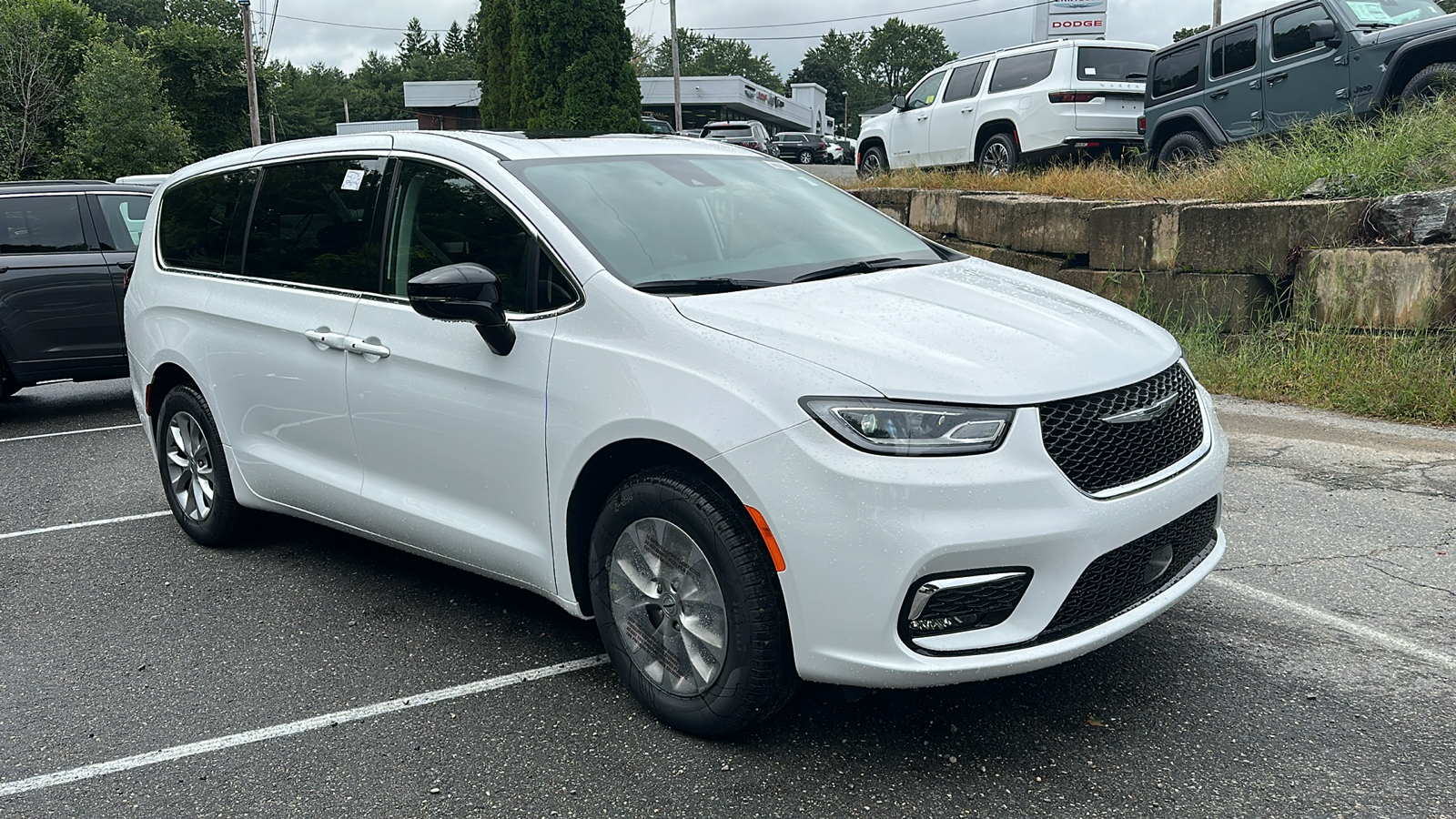 2024 Chrysler Pacifica Touring L 5