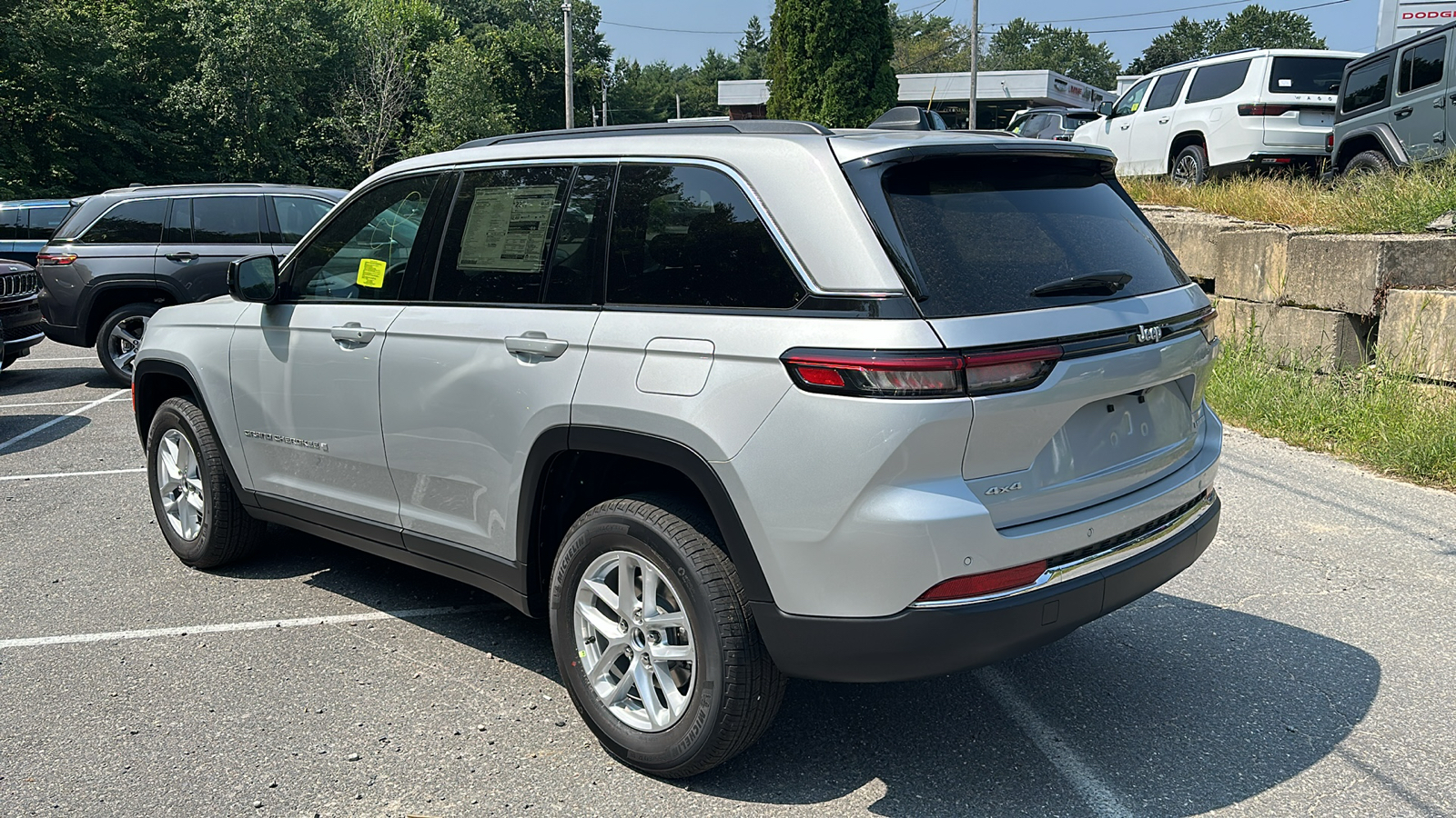 2024 Jeep Grand Cherokee Laredo X 2