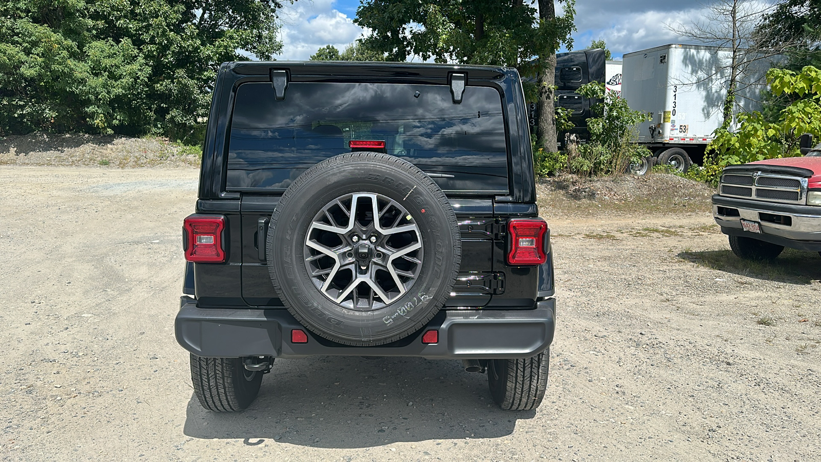 2024 Jeep Wrangler Sahara 3