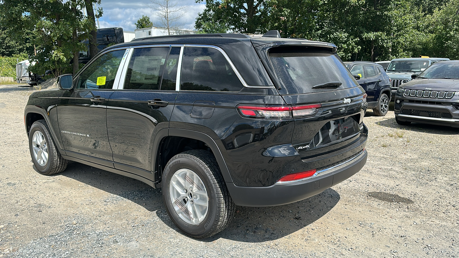 2024 Jeep Grand Cherokee Laredo X 2