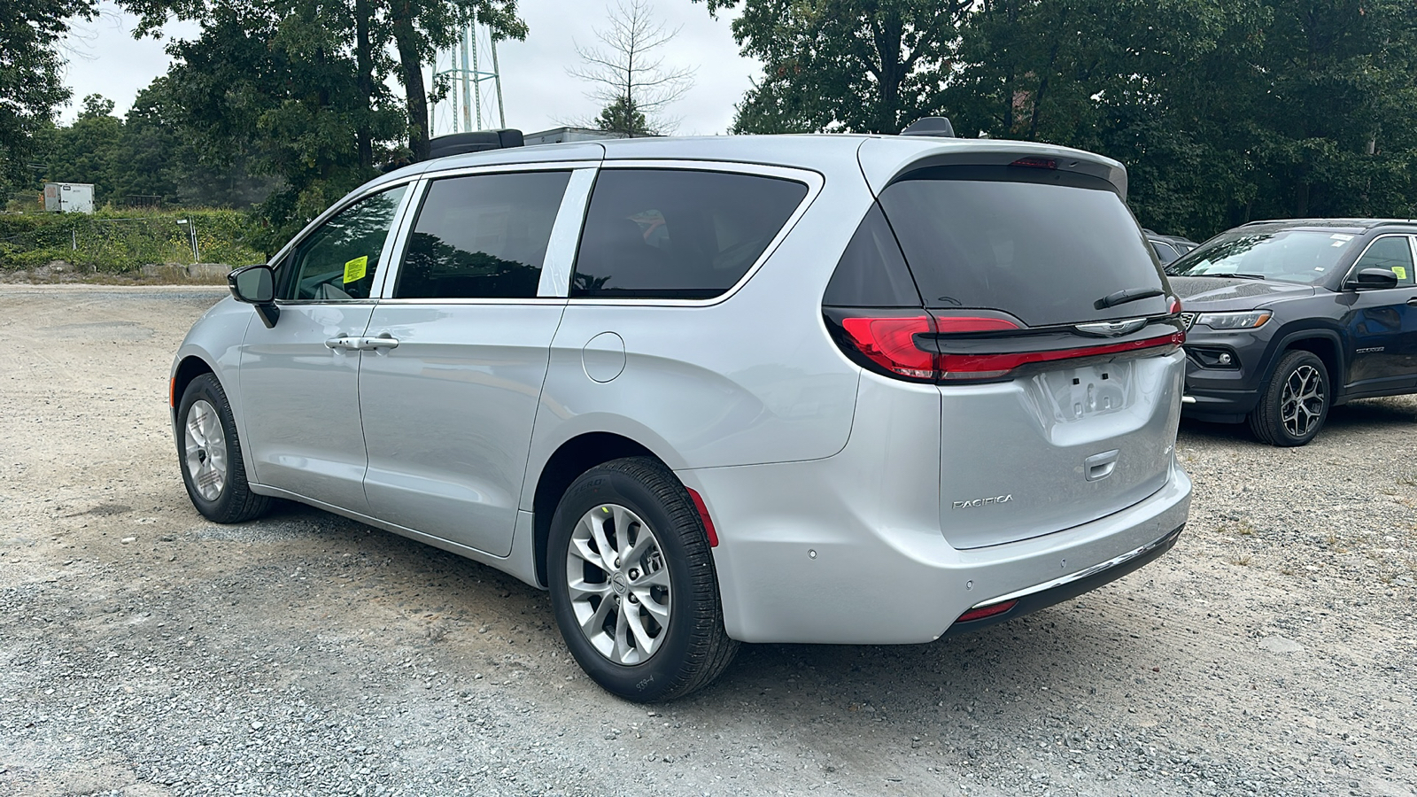 2024 Chrysler Pacifica Touring L 2