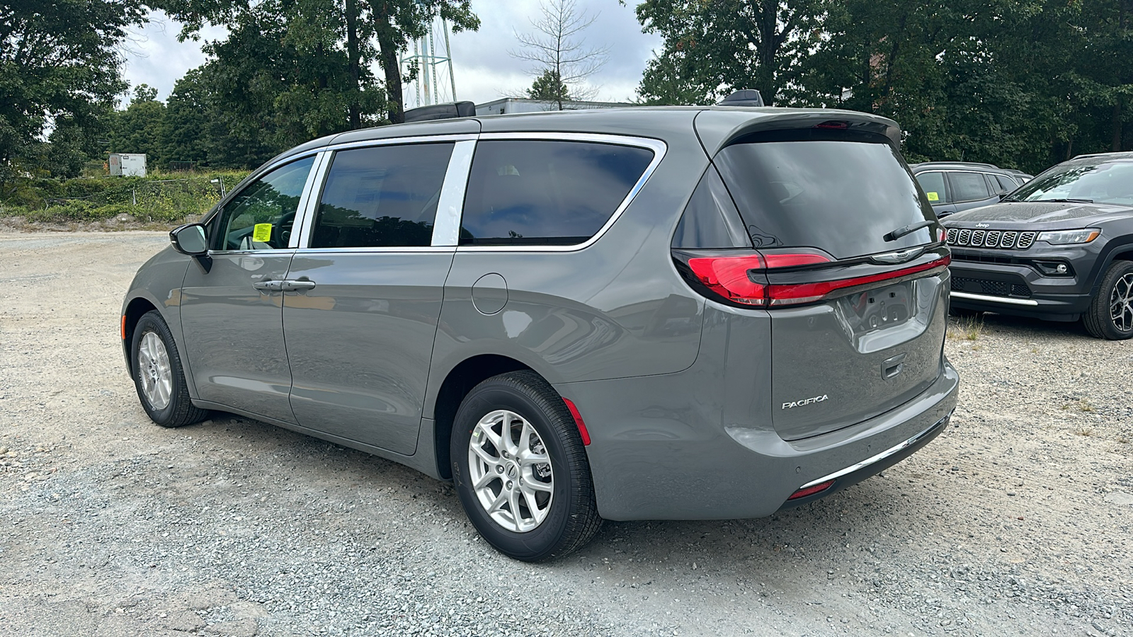 2024 Chrysler Pacifica Touring L 2