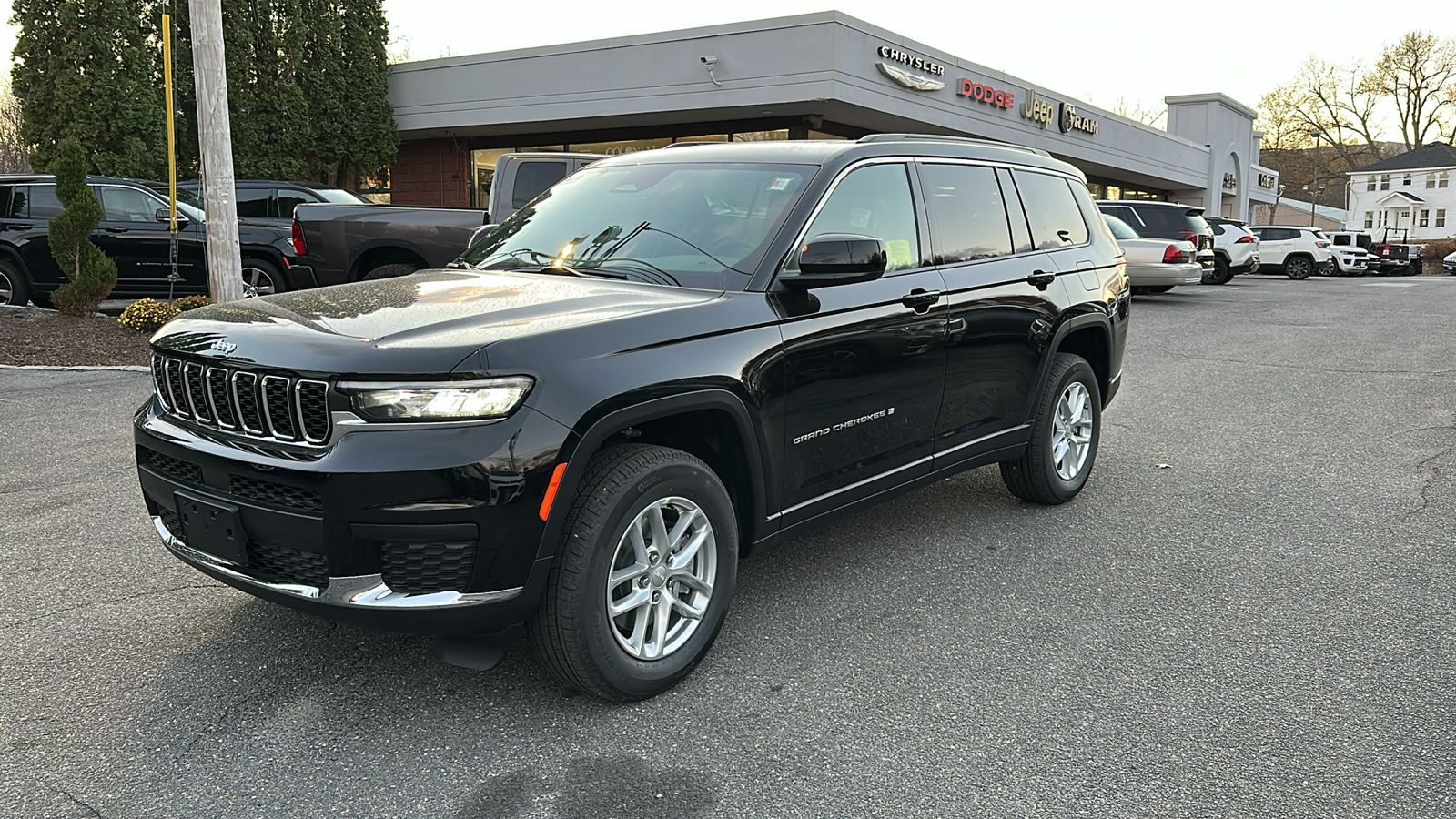 2025 Jeep Grand Cherokee L Laredo X 1