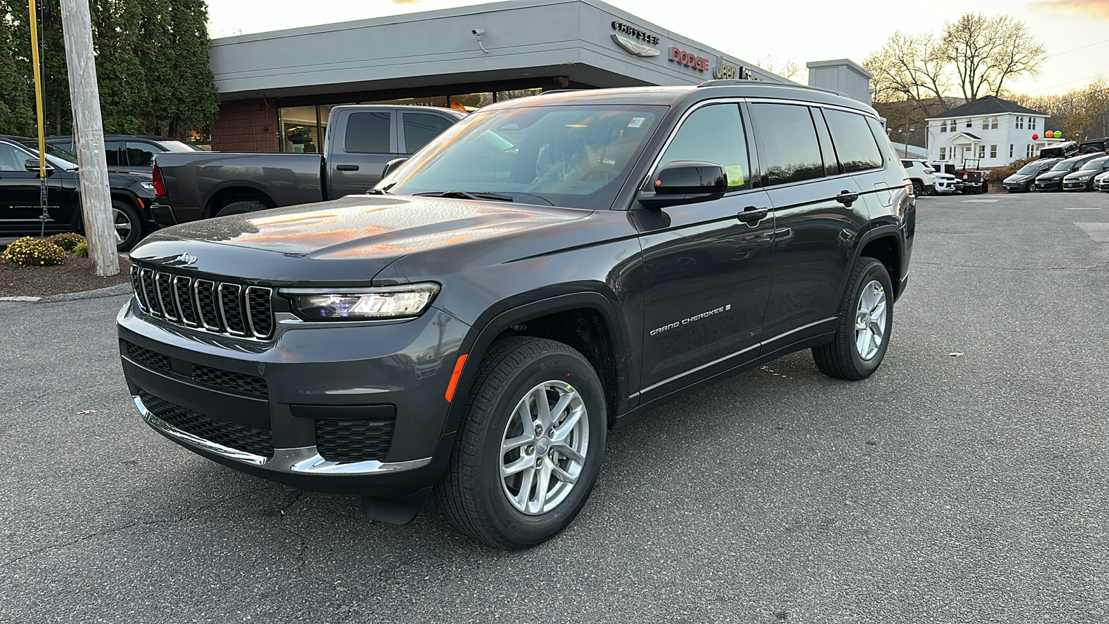 2025 Jeep Grand Cherokee L Laredo X 1