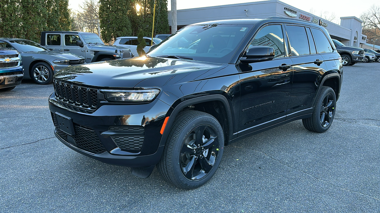 2025 Jeep Grand Cherokee Altitude 1