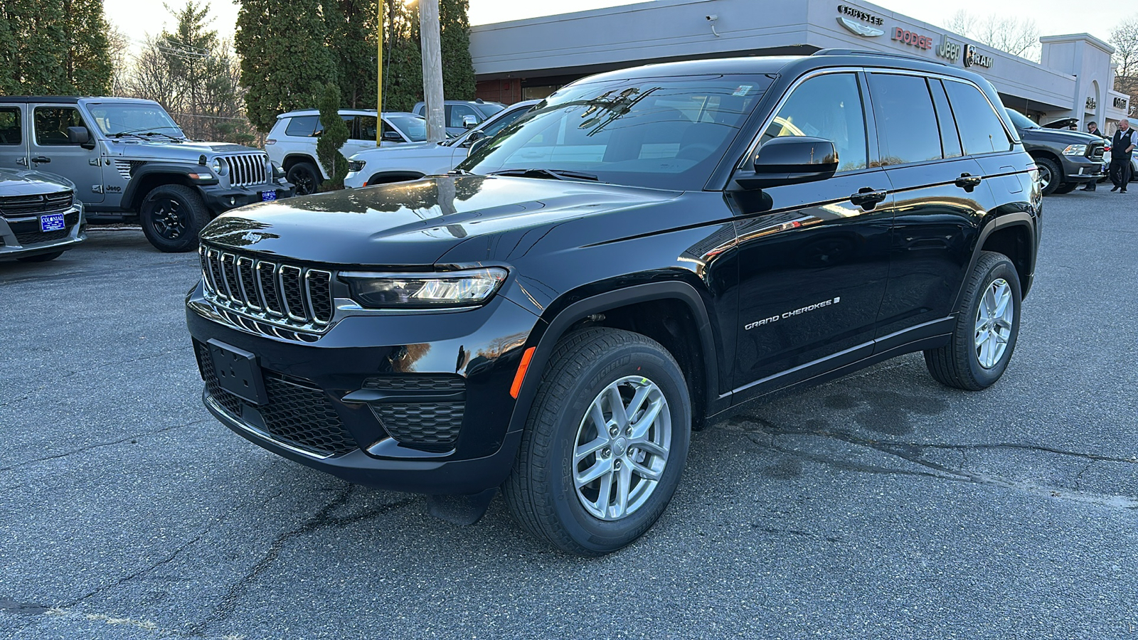 2025 Jeep Grand Cherokee Laredo X 1