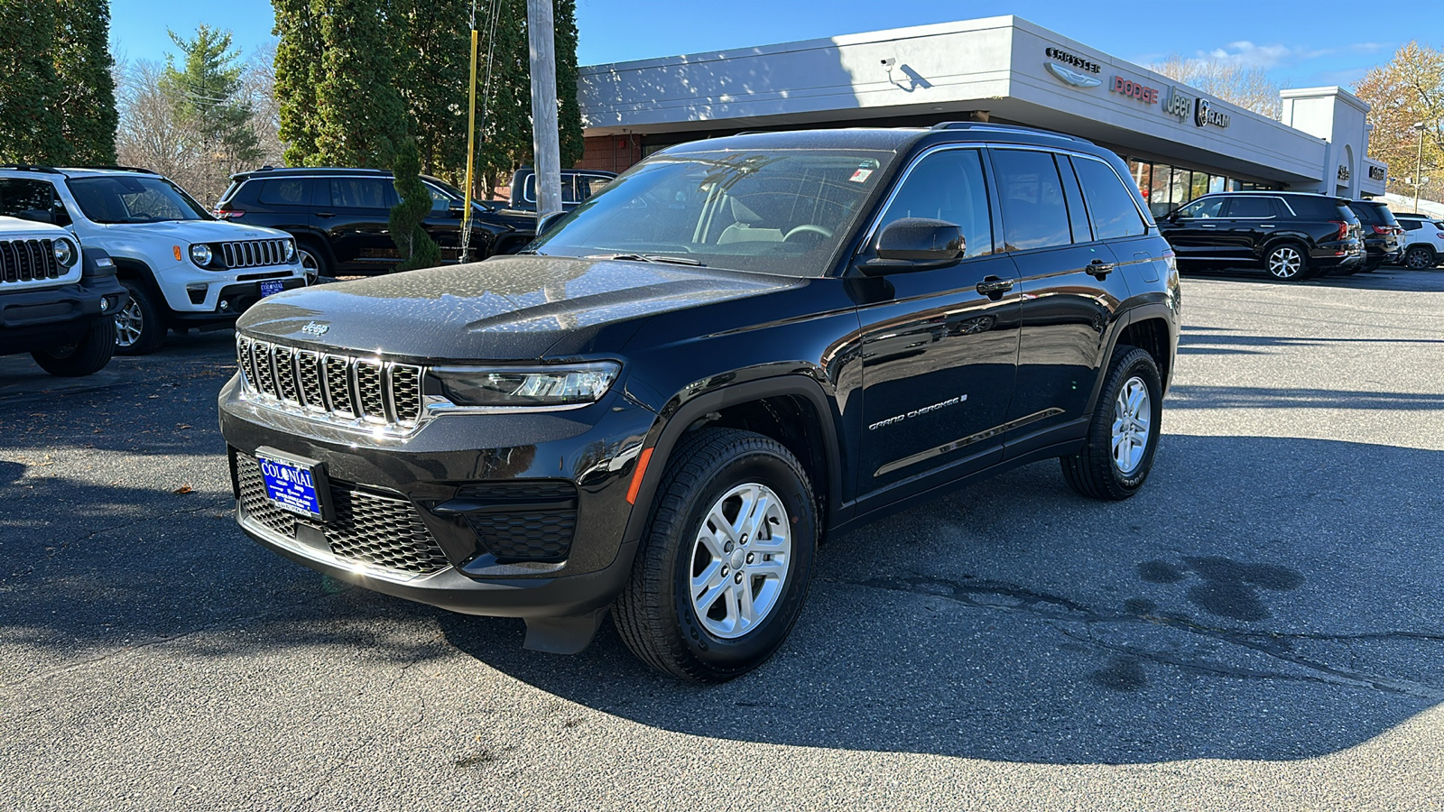 2023 Jeep Grand Cherokee Laredo 1